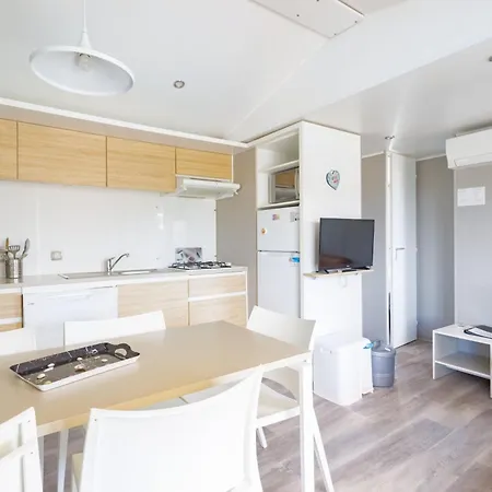 Mobil-home Dans 5 Etoiles * Torreilles